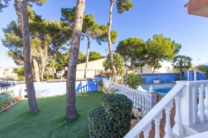 Chalet en venta en Torrevieja photo 0