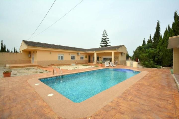 Casa con terreno en venta en Almoradi photo 0
