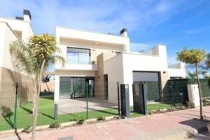Chalet en venta en Los Alcázares photo 0