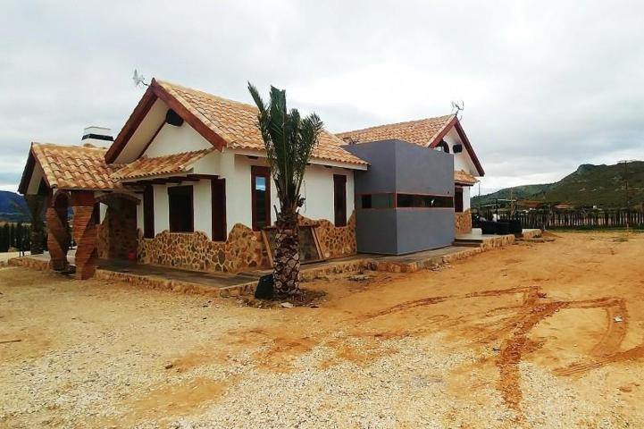 Chalet en venta en Yecla photo 0