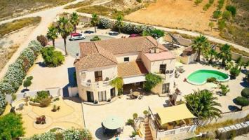 Chalet en venta en Abanilla photo 0