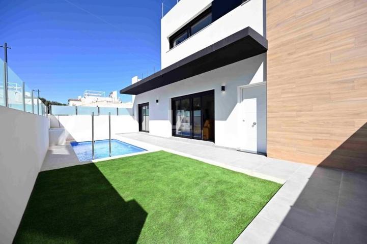 Chalet en venta en Orihuela Costa, Las filipinas photo 0