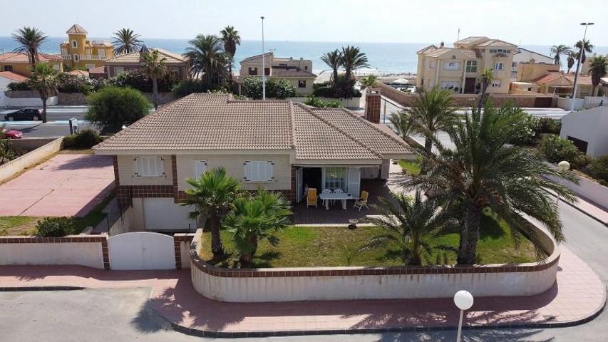 Chalet en venta en La Manga del Mar Menor photo 0