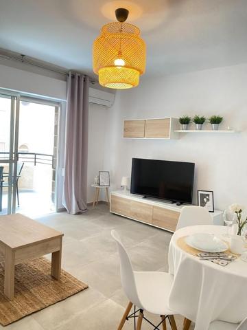 Apartamento en venta en Torrevieja, Playa de los locos photo 0