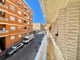 Apartamento en venta en Torrevieja, CENTRO photo 0