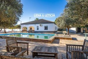 Chalet en venta en Alcalá de Guadaira, Carretera de Sevilla a Utrera photo 0