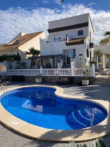 Chalet en venta en Benijofar photo 0