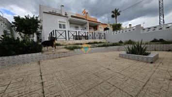 Bungalow en venta en La Nucia, Panorama photo 0