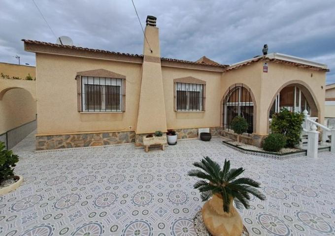 Chalet en venta en Torrevieja photo 0