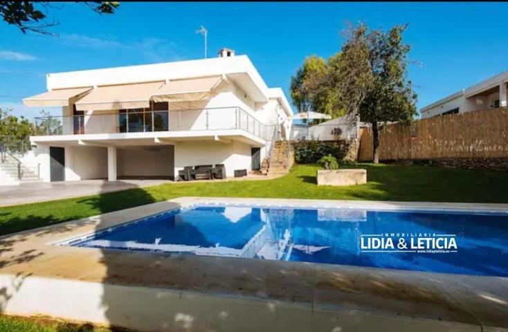 Chalet en alquiler en Alcalá de Guadaira, Cruz de Marchenilla photo 0