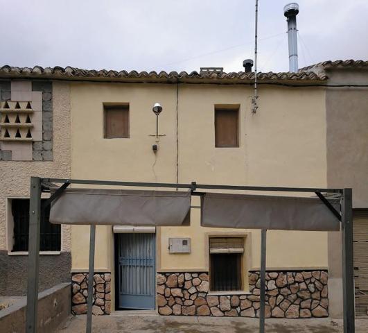 Casa con terreno en venta en Yecla photo 0