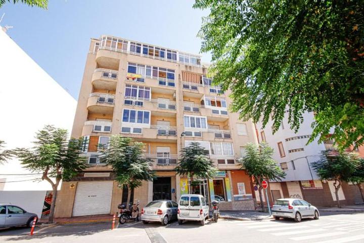 Apartamento en venta en Torrevieja, Centro photo 0