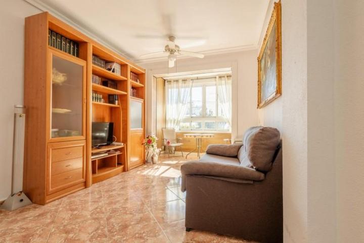 Apartamento en venta en Torrevieja photo 0