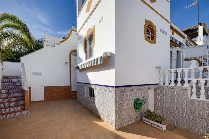 Adosada en venta en Torrevieja, Baix Segura photo 0