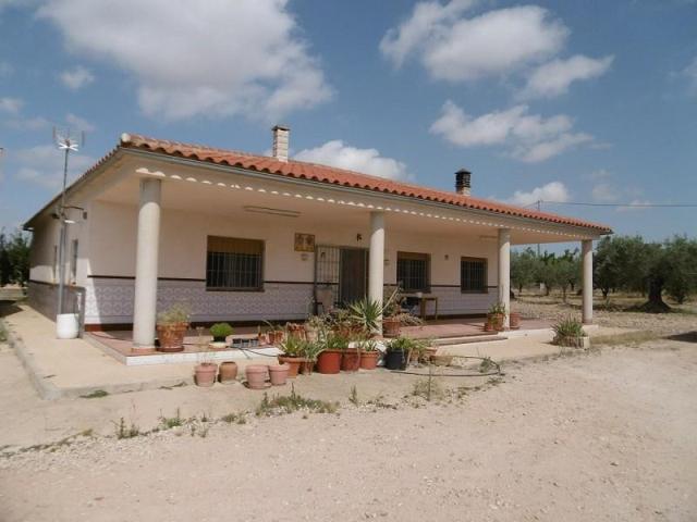 Chalet en venta en Yecla photo 0