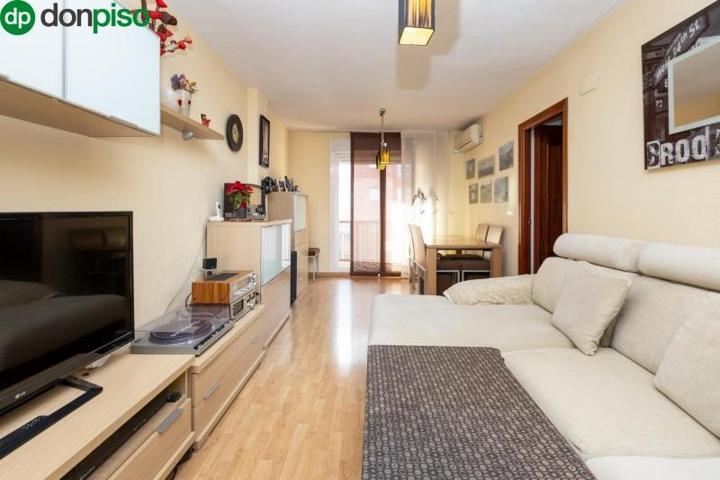 Piso en venta en Granada, La Chana photo 0