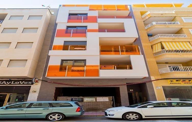 Apartamento en venta en Torrevieja, La Mata photo 0