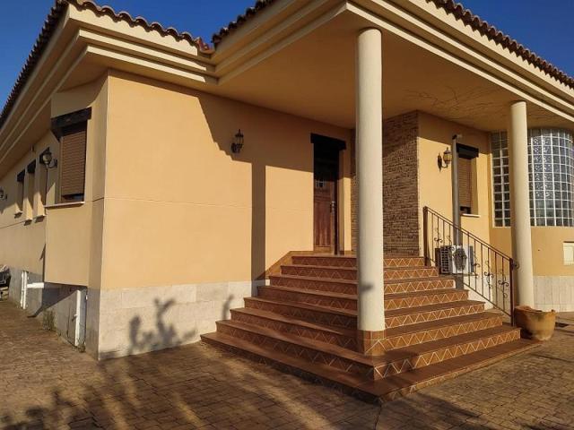 Chalet en venta en Yecla photo 0