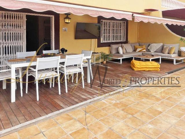 Apartamento en venta en Adeje, Calle Baleares, 38660 photo 0