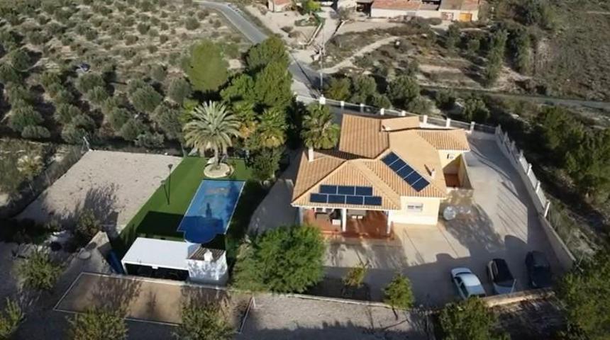 Chalet en venta en Petrer photo 0