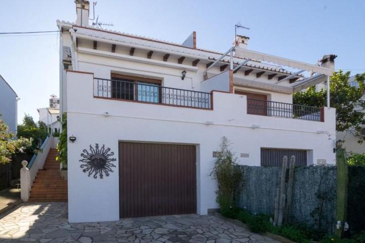 Adosada en venta en Denia, Zona Montgó photo 0