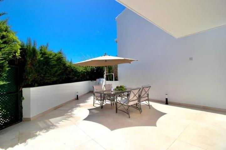 Apartamento en venta en Marbella, Costabella - Ricmar photo 0