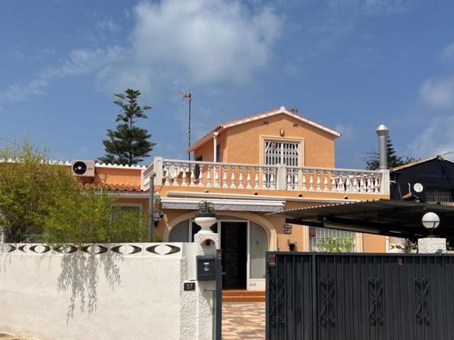 Chalet en venta en Denia, Playa Las Marinas photo 0