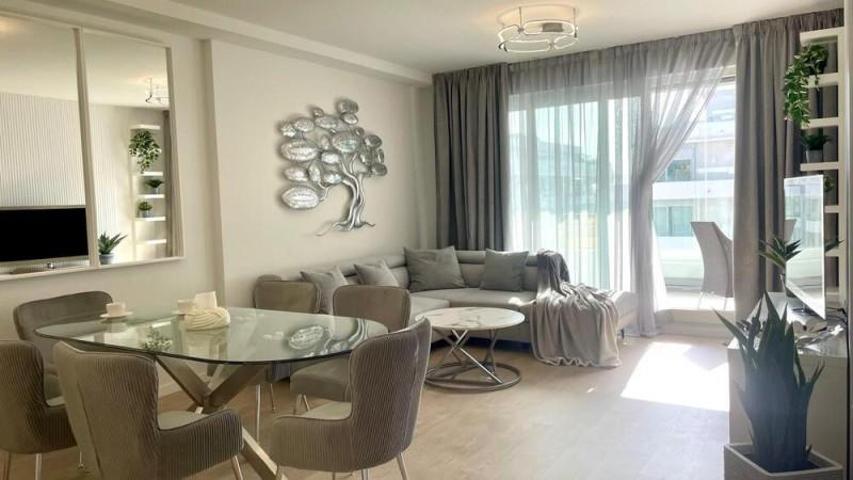 Apartamento en alquiler en Marbella, Nueva Andalucia - La Campana photo 0