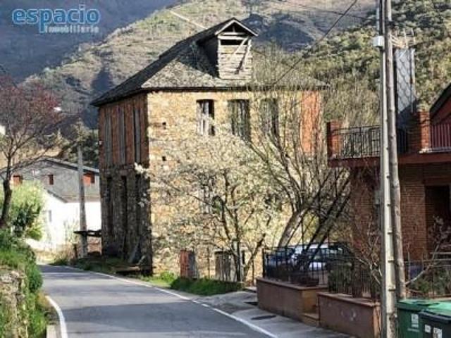 Casa en venta en Benuza, Pombriego photo 0