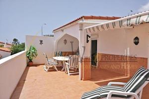 Chalet en venta en Los Cristianos, Calle Andorra, 38650 photo 0