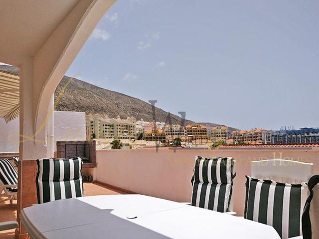 Chalet en venta en Los Cristianos, Calle Andorra, 38650 photo 0