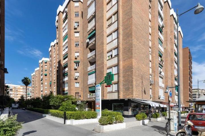 Apartamento en venta en Granada, Alhamar photo 0