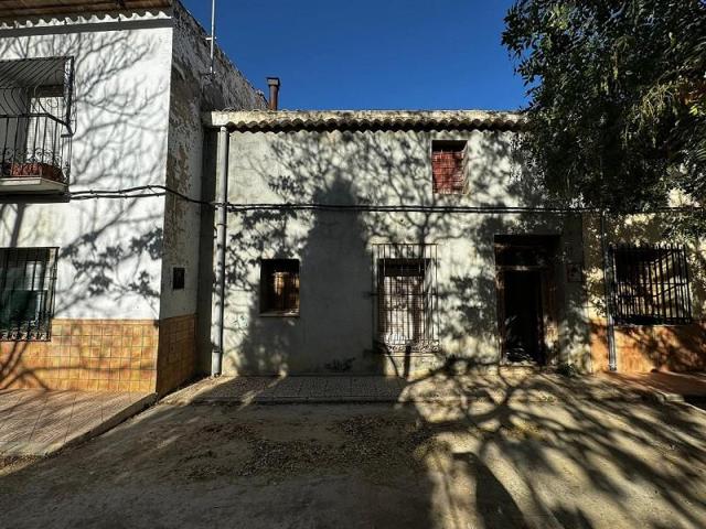 Casa con terreno en venta en Yecla photo 0