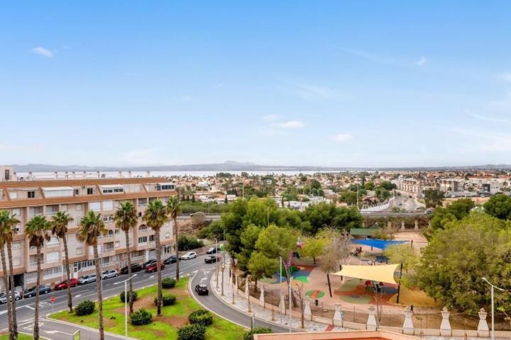 Apartamento en venta en Torrevieja photo 0