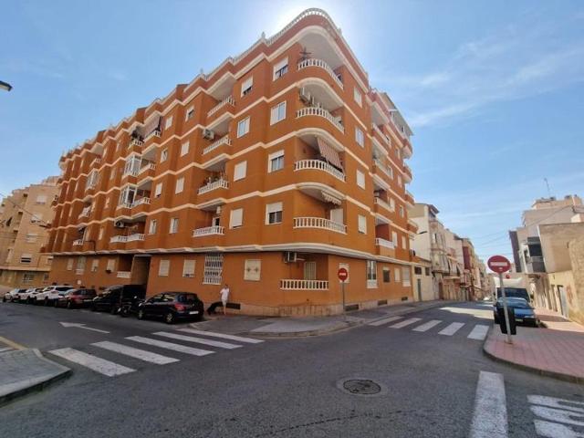 Apartamento en venta en Torrevieja, Centro photo 0