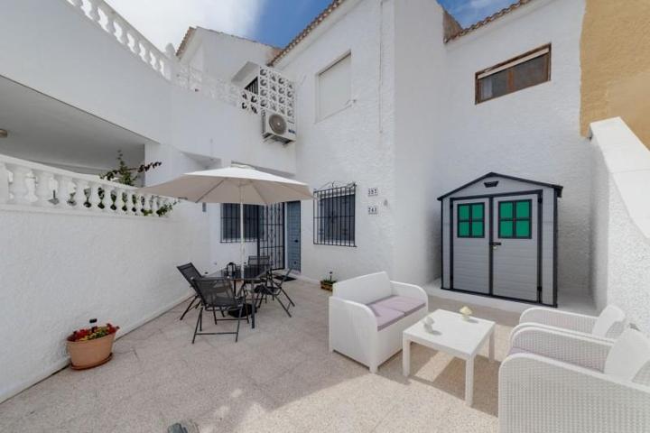 Adosada en venta en Torrevieja, Baix Segura photo 0