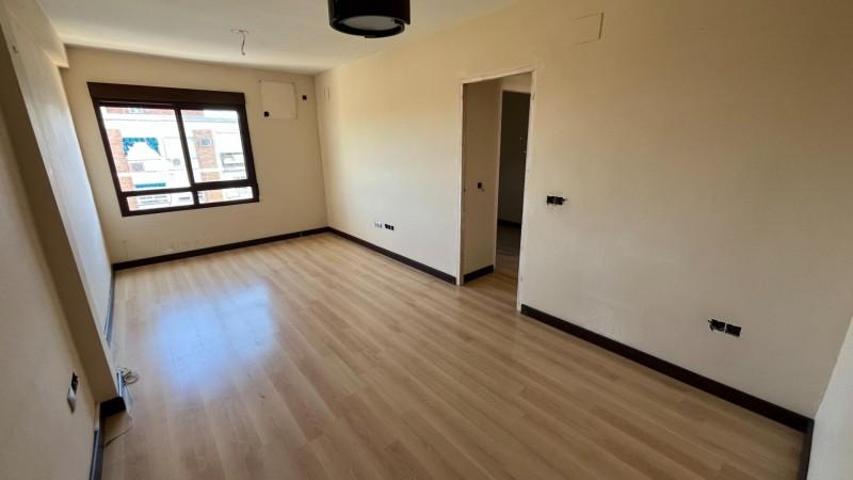 Piso en venta en Córdoba, Av. Barcelona - Viñuela - Rescatado photo 0