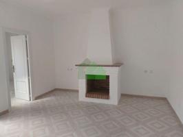 Casa con terreno en venta en Puebla de la Calzada photo 0