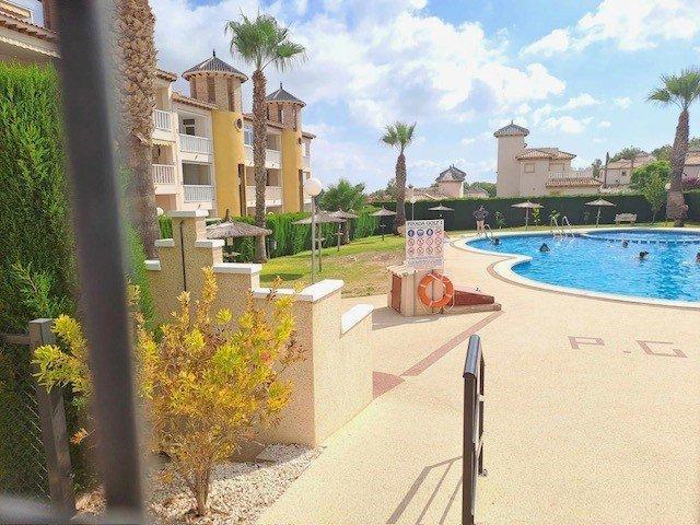 Apartamento en venta en Villamartin photo 0