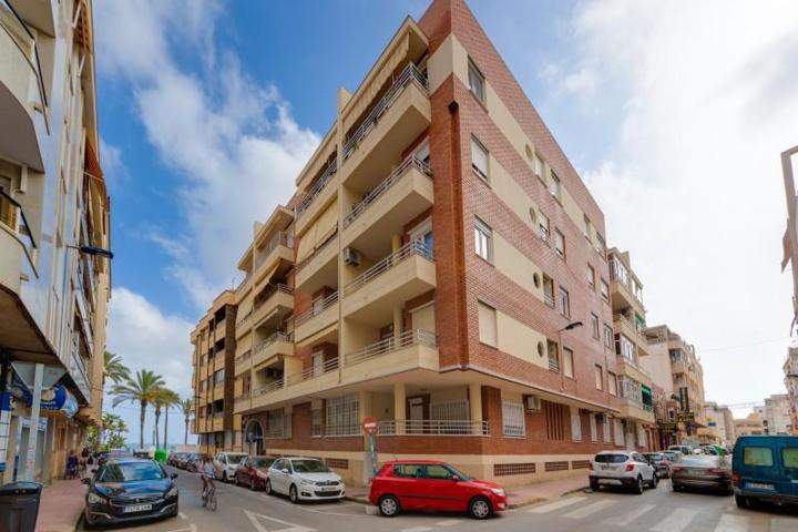 Apartamento en venta en Torrevieja, Paseo maritimo photo 0