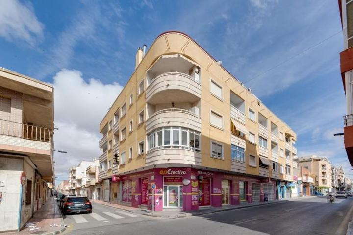 Apartamento en venta en Torrevieja, Centro photo 0