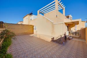 Chalet en venta en Torrevieja photo 0