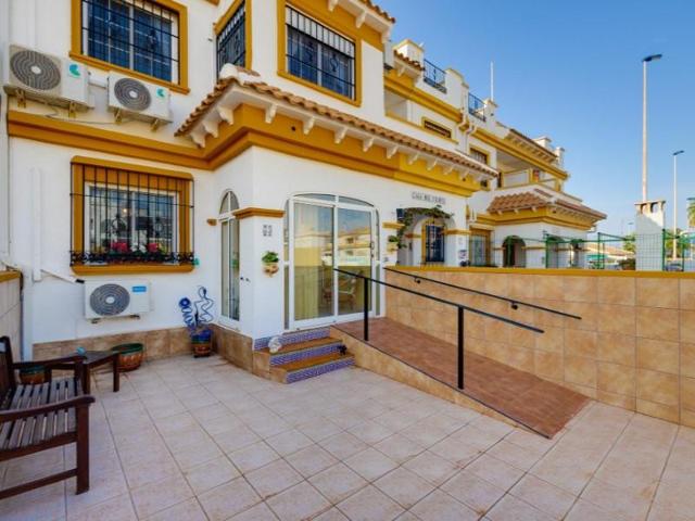 Casa en venta en Torrevieja photo 0