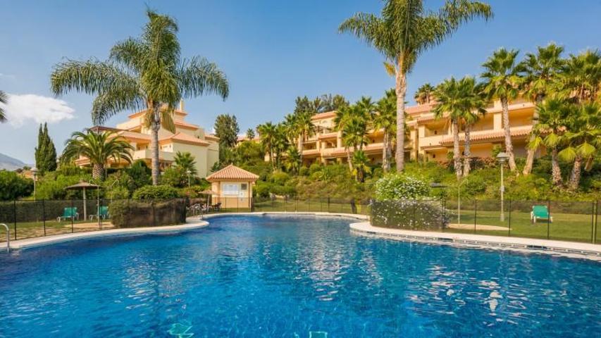 Apartamento en venta en Marbella, Nueva Andalucia - Cumbres del Rodeo photo 0