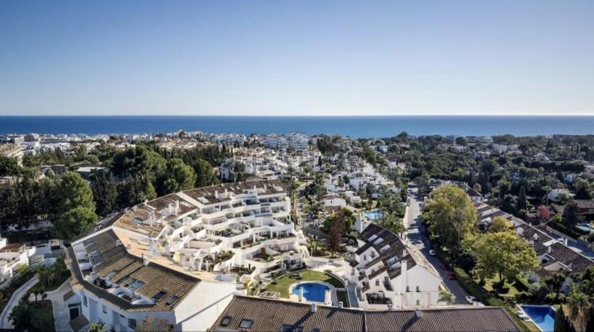 Apartamento en venta en Marbella, Nueva Andalucia - El Dorado photo 0