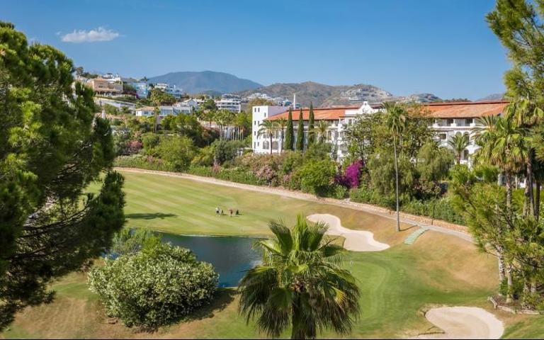 Casas de pueblo en venta en Benahavís, Las Encinas photo 0