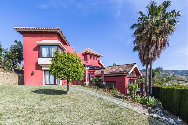 Chalet en venta en Marbella, Marbella Este - Hacienda las Chapas photo 0