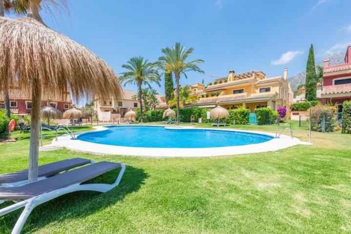 Casas de pueblo en venta en Marbella, Marbella Golden Mile - El Tomillar de Nagüeles photo 0