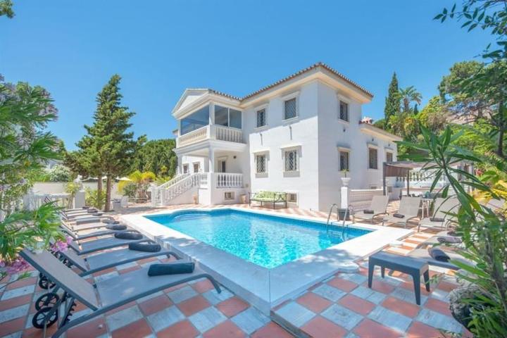 Chalet en venta en Marbella, Marbella Este - Hacienda las Chapas photo 0