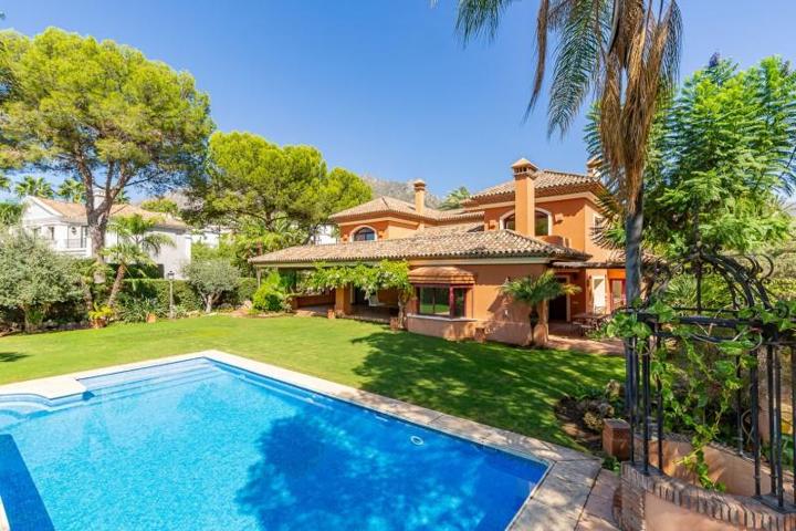 Chalet en venta en Marbella, Marbella Golden Mile - Altos Reales photo 0